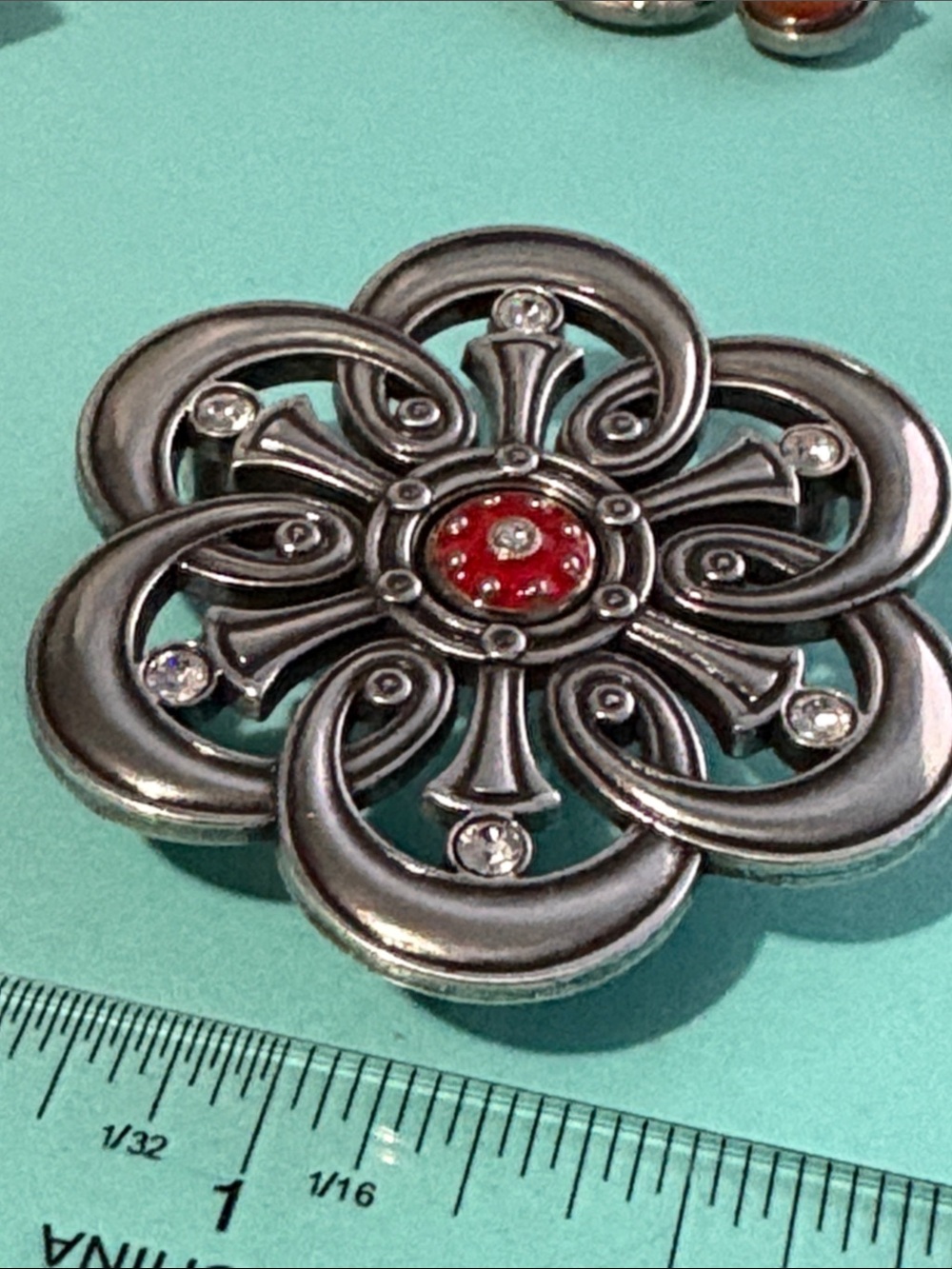 Silver Floral Medallion Belt. Buckle with Red Accent KAMELEON Jewel Pop. 55A